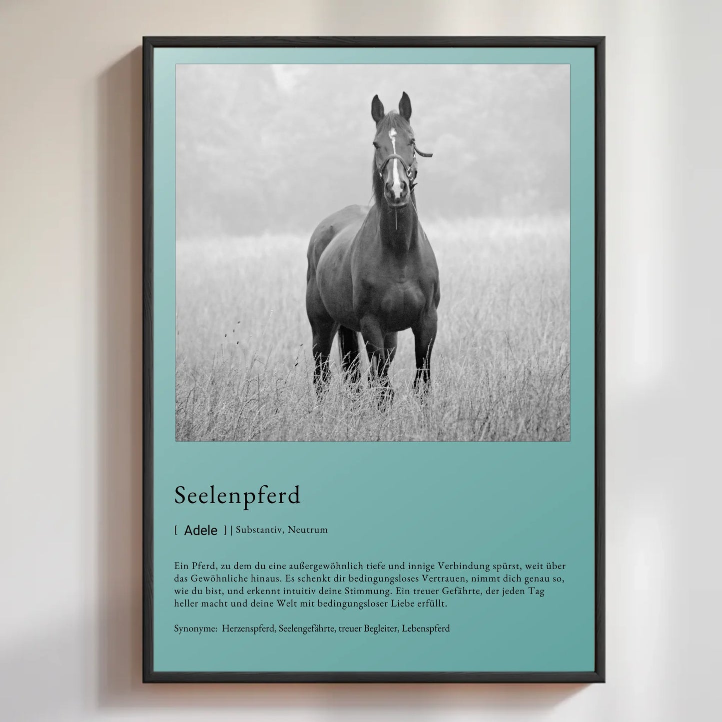 Personalisiertes Poster mit Seelenpferd in Schwarz-Weiß, emotional und stilvoll gestaltet.
