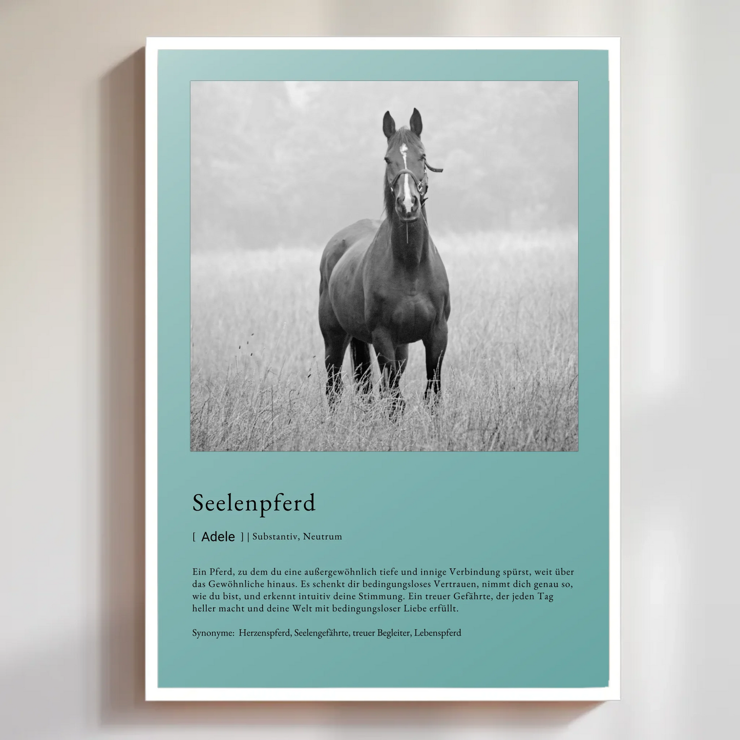 Personalisiertes Poster mit dem Titel 'Seelenpferd' und Bild eines majestätischen Pferdes in der Natur.
