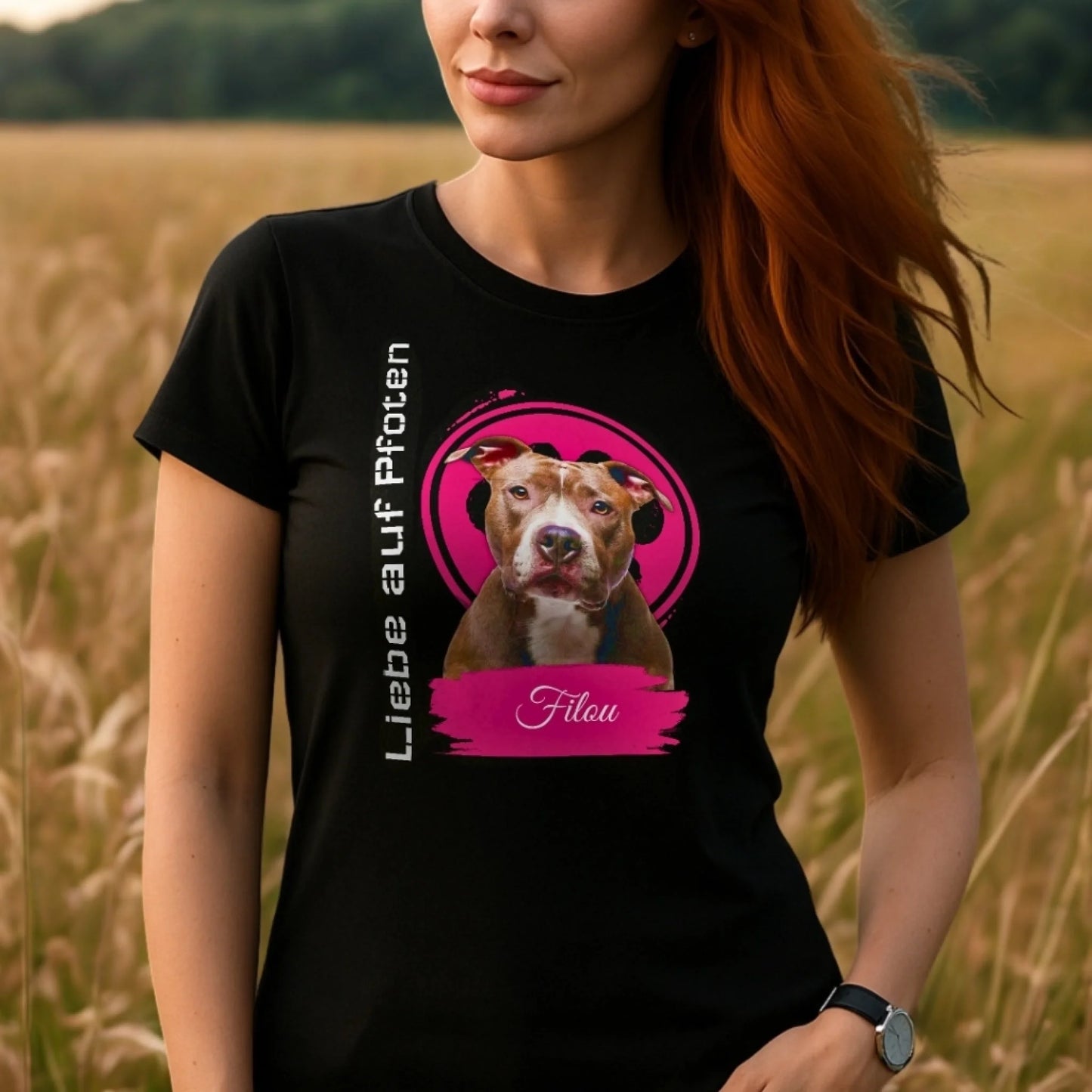 Personalisiertes T-Shirt "Liebe auf Pfoten" "Liebe auf Pfoten" – personalisiertes T-Shirt für Tierliebhaber. Mit deinem Wunschbild von Hund oder Katze. Emotional, einzigartig, perfekt zum Verschenken.