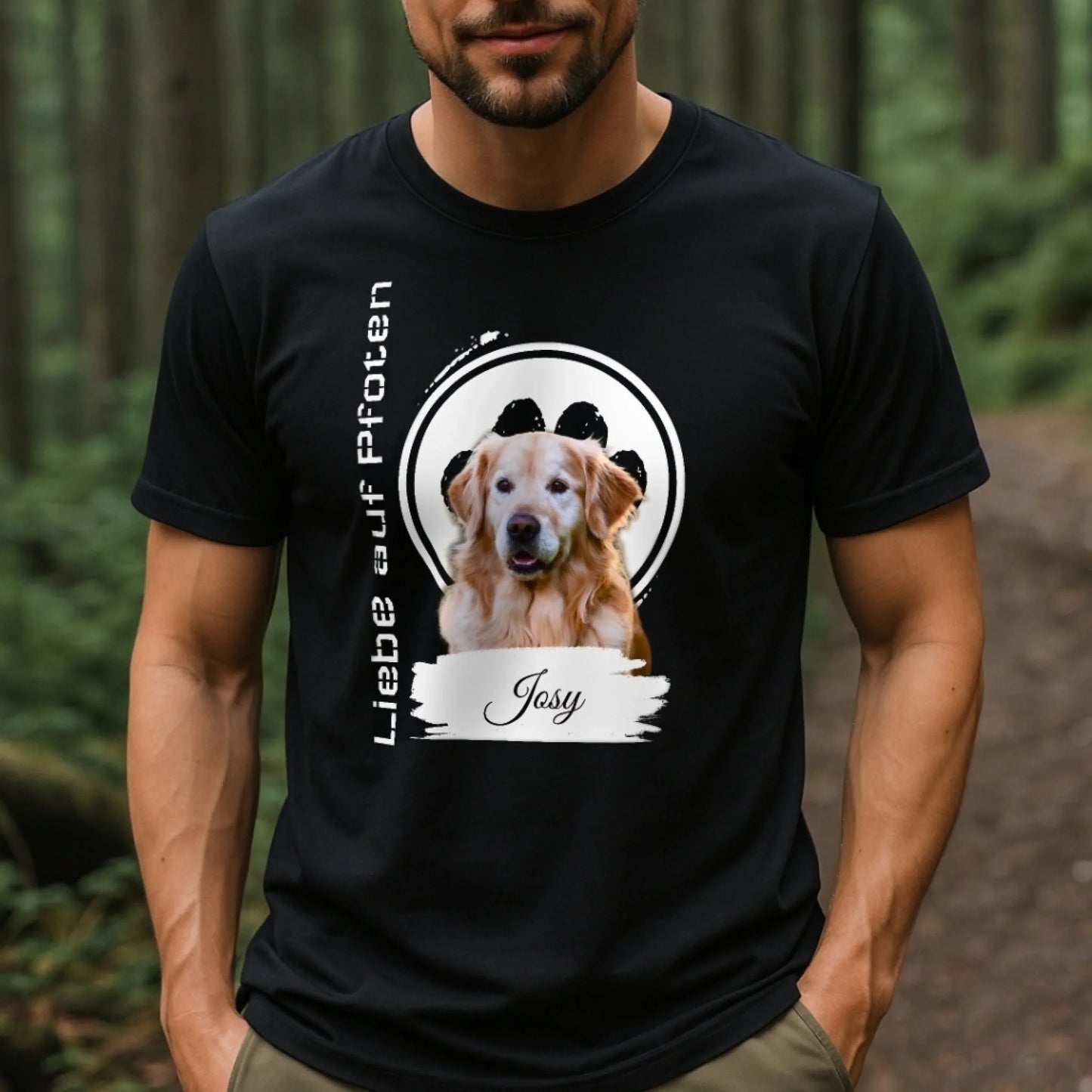 Personalisiertes T-Shirt "Liebe auf Pfoten" "Liebe auf Pfoten" – personalisiertes T-Shirt für Tierliebhaber. Mit deinem Wunschbild von Hund oder Katze. Emotional, einzigartig, perfekt zum Verschenken.