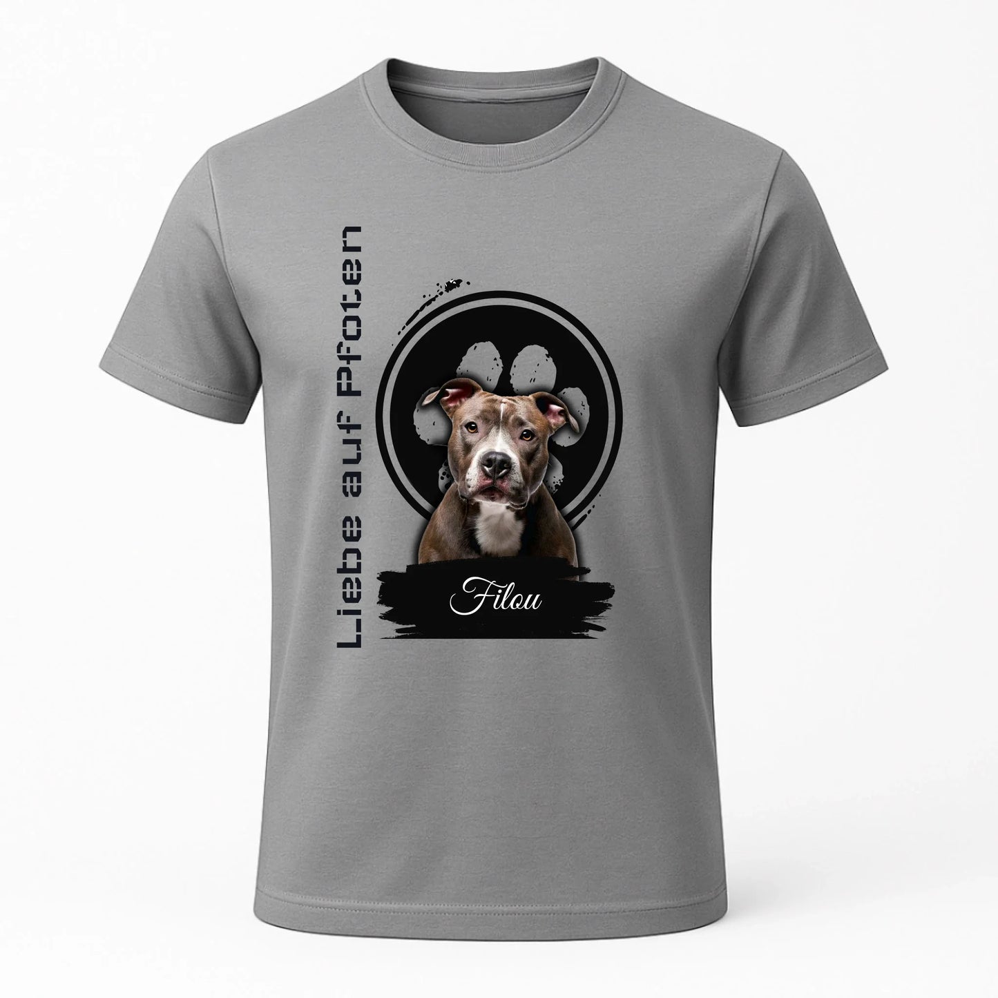 Personalisiertes T-Shirt "Liebe auf Pfoten" "Liebe auf Pfoten" – personalisiertes T-Shirt für Tierliebhaber. Mit deinem Wunschbild von Hund oder Katze. Emotional, einzigartig, perfekt zum Verschenken.