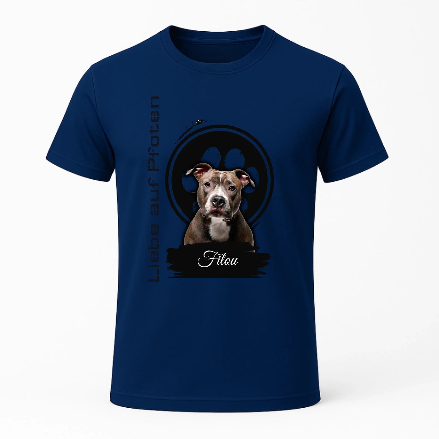 Personalisiertes T-Shirt "Liebe auf Pfoten" "Liebe auf Pfoten" – personalisiertes T-Shirt für Tierliebhaber. Mit deinem Wunschbild von Hund oder Katze. Emotional, einzigartig, perfekt zum Verschenken.