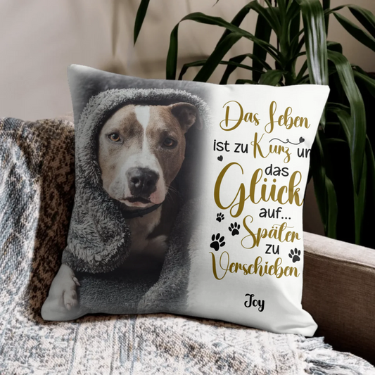 Personalisiertes Kissen mit Hundebild und Spruch – das Leben ist zu kurz, um das Glück aufzuschieben