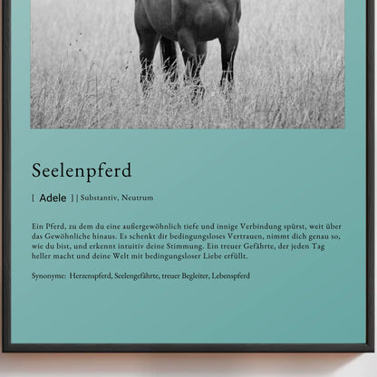 Personalisiertes Poster 'Seelenpferd' mit Beschreibung und stilvollem Rahmen, ideal für emotionale Erinnerungen.