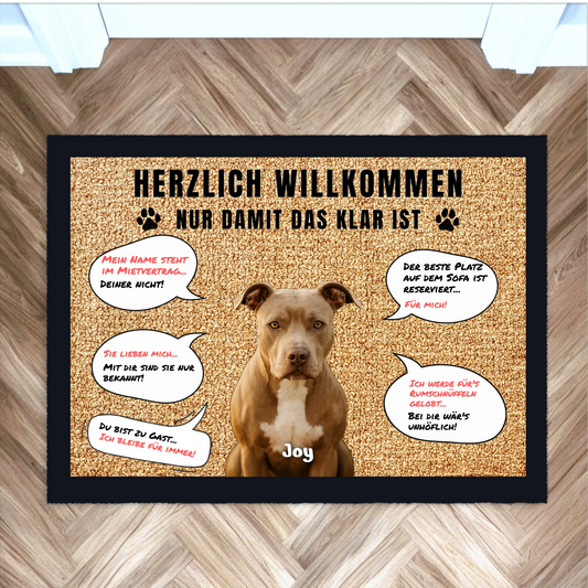 Personalisierte Fußmatte "Tierische Wahrheit" mit Hund und humorvollen Sprüchen für den Eingangsbereich.