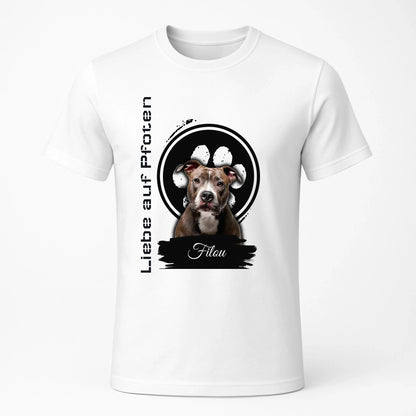 Personalisiertes T-Shirt "Liebe auf Pfoten" "Liebe auf Pfoten" – personalisiertes T-Shirt für Tierliebhaber. Mit deinem Wunschbild von Hund oder Katze. Emotional, einzigartig, perfekt zum Verschenken.