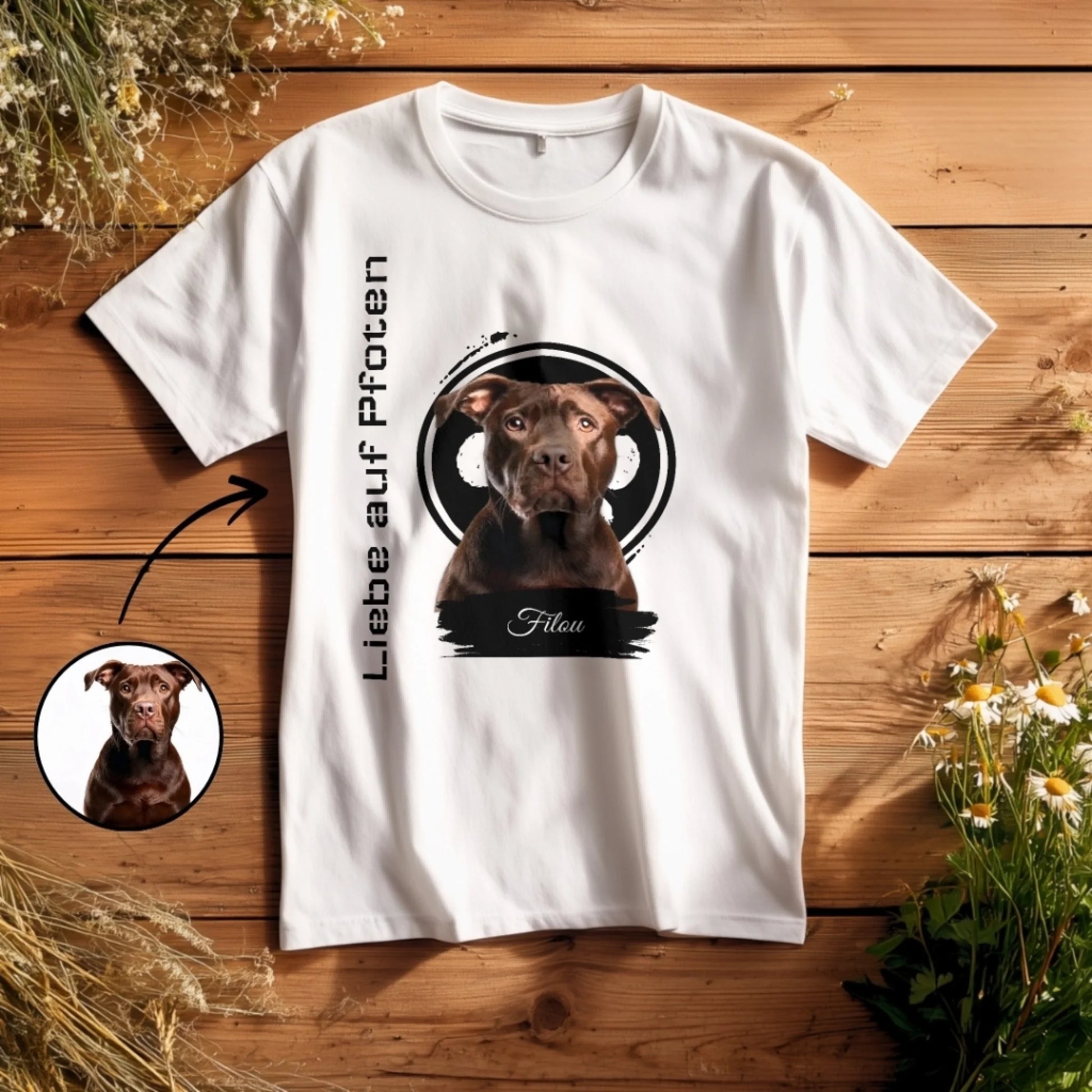 Personalisiertes T-Shirt "Liebe auf Pfoten" "Liebe auf Pfoten" – personalisiertes T-Shirt für Tierliebhaber. Mit deinem Wunschbild von Hund oder Katze. Emotional, einzigartig, perfekt zum Verschenken.