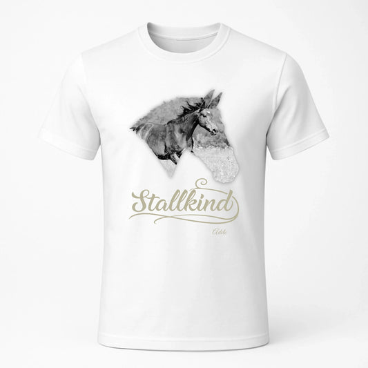Personalisiertes T-Shirt "Stallkind" Standard Personalisiertes T-Shirt mit Pferdemotiv für alle Pferdeliebhaber – Name, Bild & Farbe wählbar. Hochwertig, bequem, nachhaltig. Für echte Stallkinder.