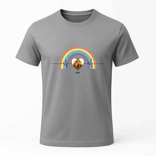 Personalisiertes T-shirt "Herzschlag Hund" Personalisiertes T-Shirt mit Herzschlag Hund – einzigartiges Geschenk für Haustier-Liebhaber. Gestalte dein Shirt mit Herz & Pfote individuell.