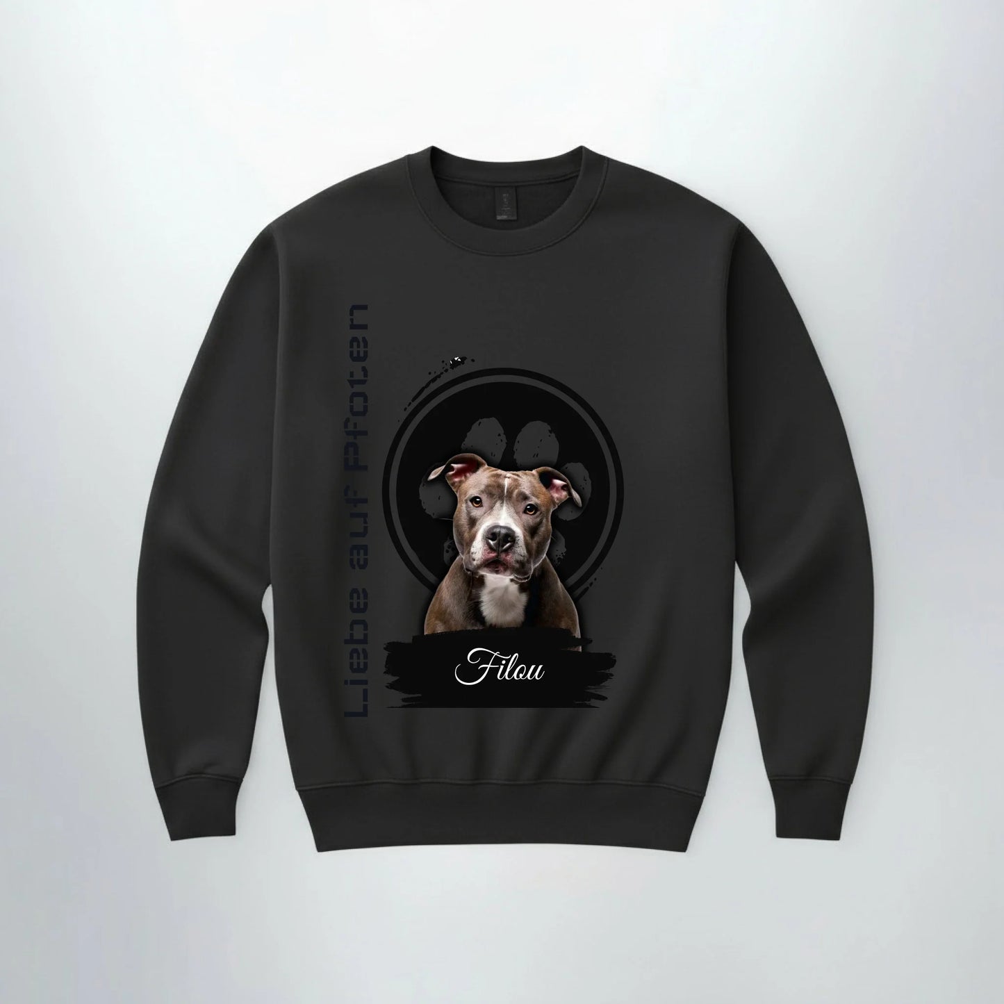 Personalisierter Sweater "Liebe auf Pfoten" mit Hundemotiv und Namen für Haustierbesitzer als einzigartiges Geschenk.