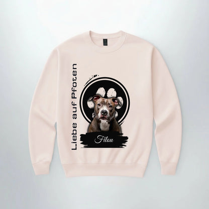 Personalisierter Sweater "Liebe auf Pfoten" mit Hundebild, perfekt für Haustierbesitzer als einzigartiges Geschenk.