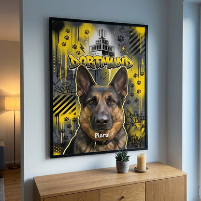 Personalisiertes Poster mit Hund im schwarzen Rahmen über der Kommode