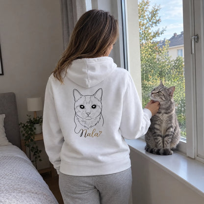 Weißer Hoodie mit Katzen-Line-Art und Name Nala, Katze am Fenster