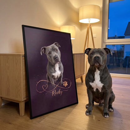 Gold-Poster mit blauem Pitbull und Name im schwarzen Rahmen, der Pitbull sitzt daneben