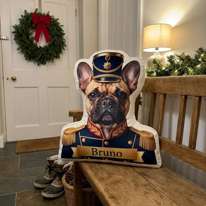 Formkissen Nussknacker blau mit Französischer Bulldogge und Name auf der Flurbank